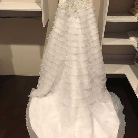 New - Sample wedding gown never worn - Picture 6 of 8